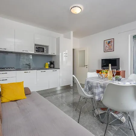 2 Bedroom Beautiful In *
