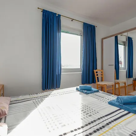 公寓 2 Bedroom Beautiful In Pakoštane