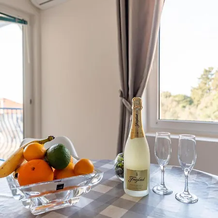 2 Bedroom Beautiful In * Pakoštane
