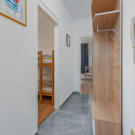 2 Bedroom Beautiful In 公寓 Pakoštane