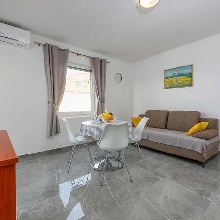 2 Bedroom Beautiful In *