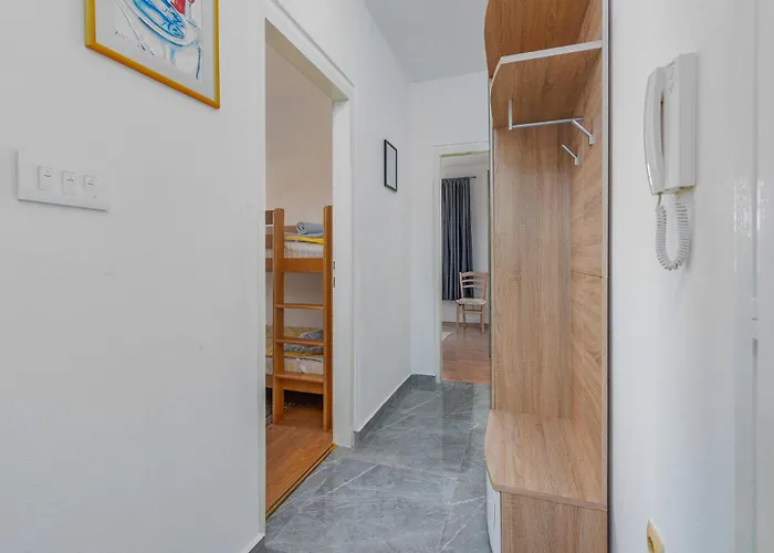 Beautiful In Apartment Pakostane